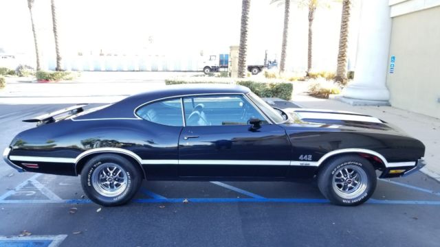1972 Black Oldsmobile Cutlass Coupe