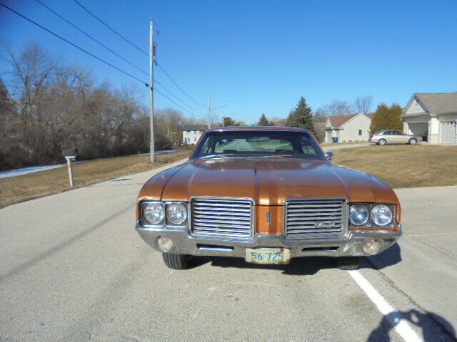 1972 Gold Oldsmobile Cutlass Coupe