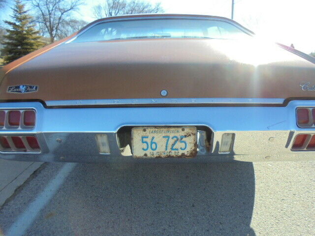 1972 Gold Oldsmobile Cutlass Coupe