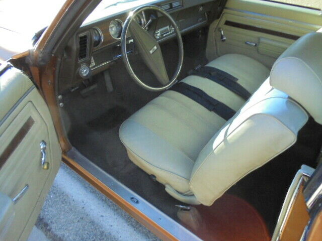 1972 Gold Oldsmobile Cutlass Coupe