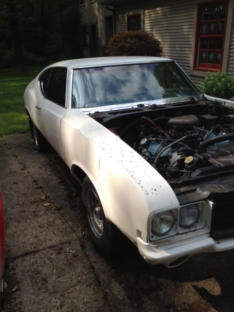 1972 White Oldsmobile 442 Coupe