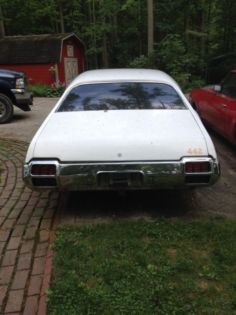 1972 White Oldsmobile 442 Coupe