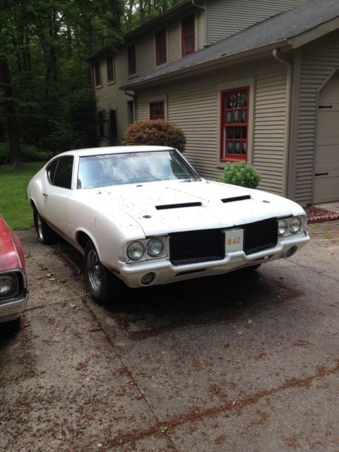 1972 White Oldsmobile 442 Coupe