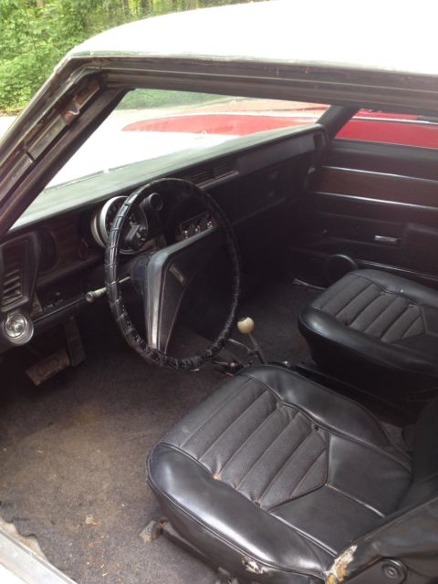 1972 White Oldsmobile 442 Coupe