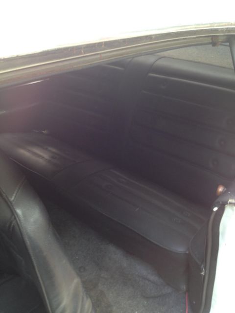 1972 White Oldsmobile 442 Coupe