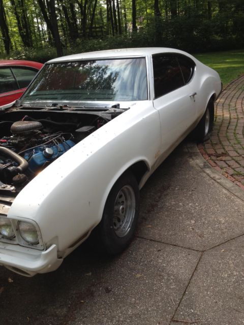 1972 White Oldsmobile 442 Coupe