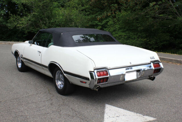 1972 White Oldsmobile 442