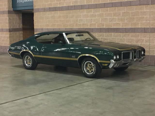 1972 Green Oldsmobile 442 2-door hard top