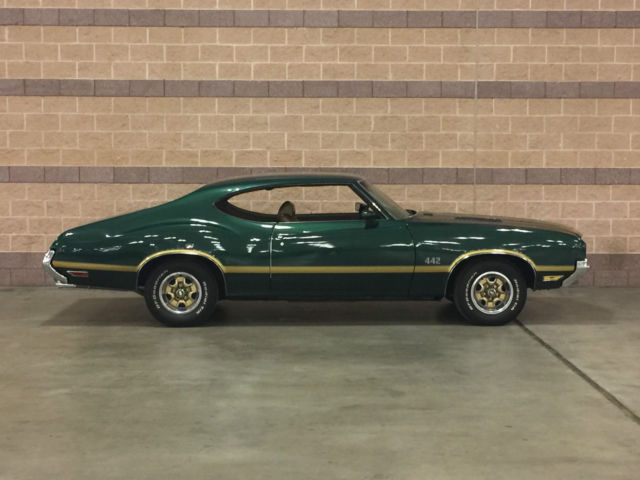 1972 Green Oldsmobile 442 2-door hard top