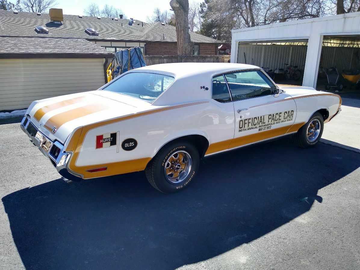 1972 White Oldsmobile 442 Coupe