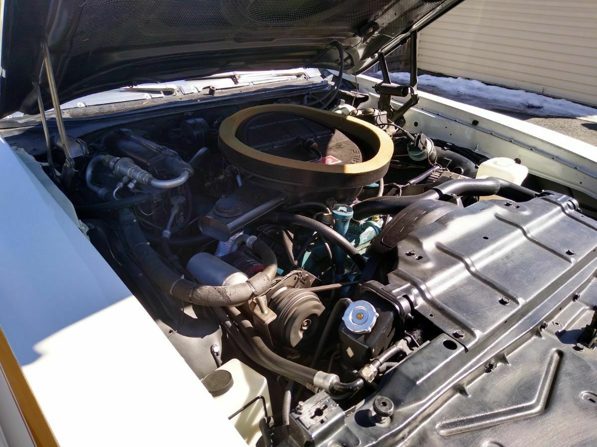 1972 White Oldsmobile 442 Coupe