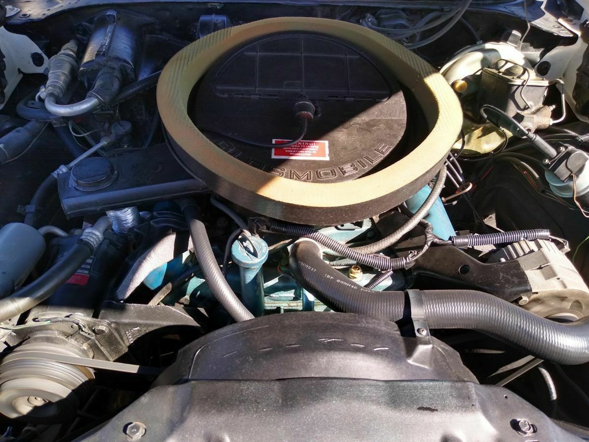 1972 White Oldsmobile 442 Coupe