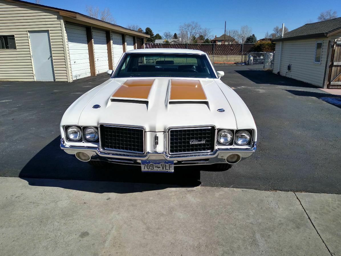 1972 White Oldsmobile 442 Coupe