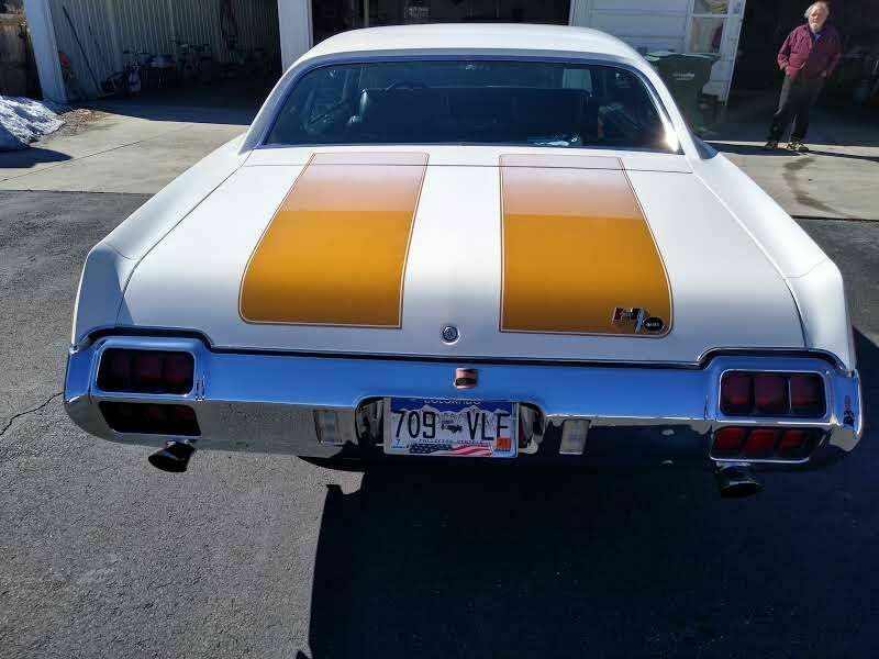 1972 White Oldsmobile 442 Coupe