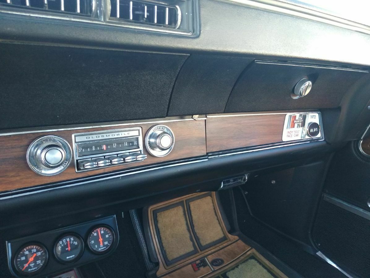 1972 White Oldsmobile 442 Coupe