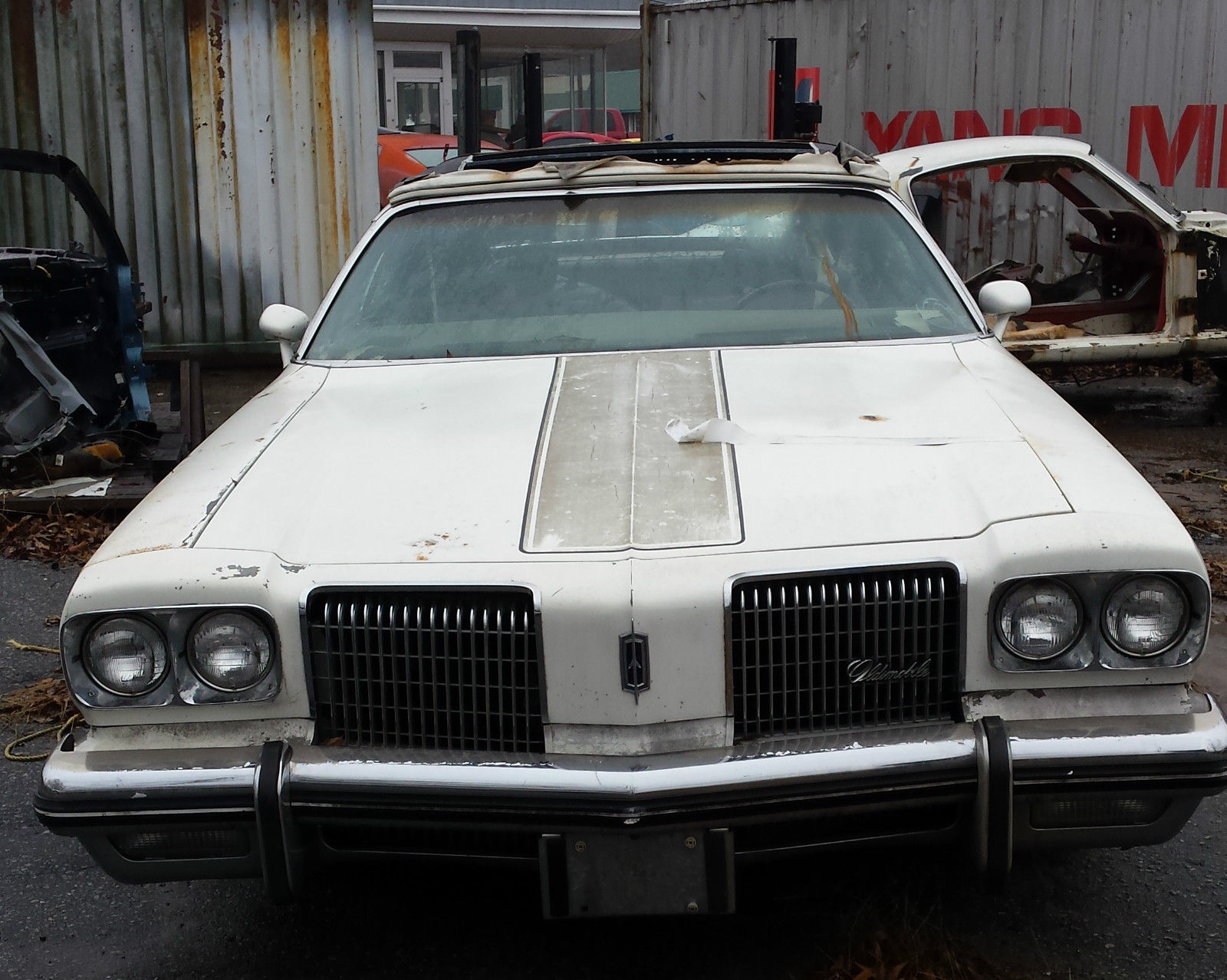 1972 White Oldsmobile Eighty-Eight Convertible