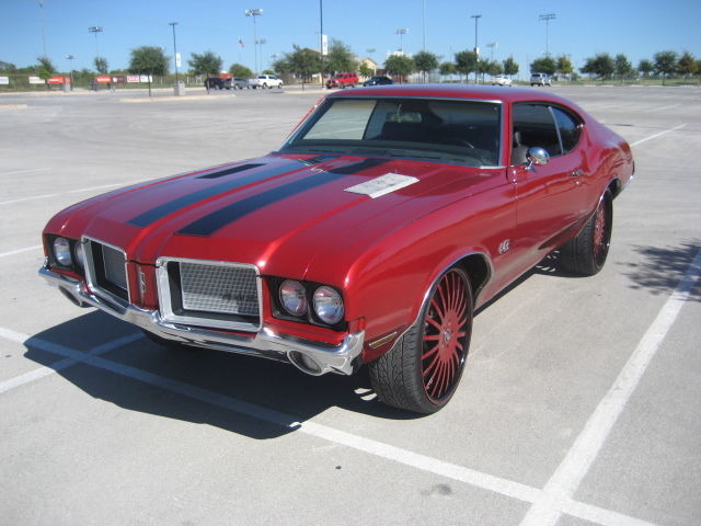 1972 Burgundy Oldsmobile Cutlass Coupe