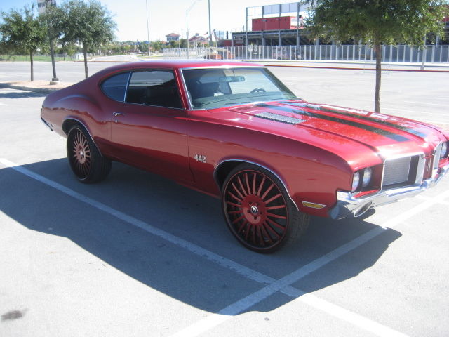 1972 Burgundy Oldsmobile Cutlass Coupe