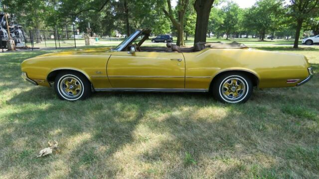1972 Gold Oldsmobile Cutlass Convertible