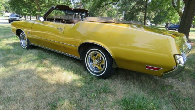 1972 Gold Oldsmobile Cutlass Convertible