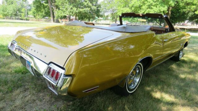 1972 Gold Oldsmobile Cutlass Convertible