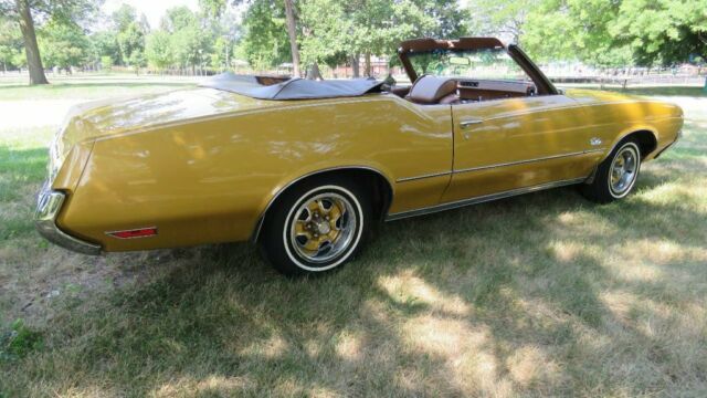 1972 Gold Oldsmobile Cutlass Convertible