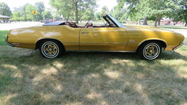 1972 Gold Oldsmobile Cutlass Convertible