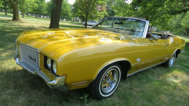 1972 Gold Oldsmobile Cutlass Convertible