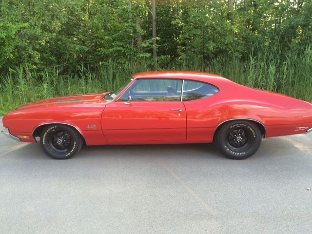 1972 Matador Red Oldsmobile 442 Coupe