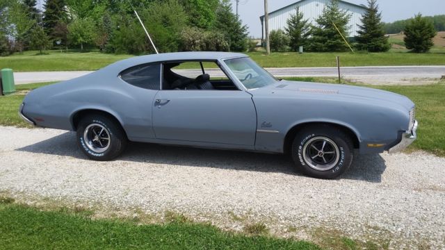 1972 primer Oldsmobile Cutlass Coupe