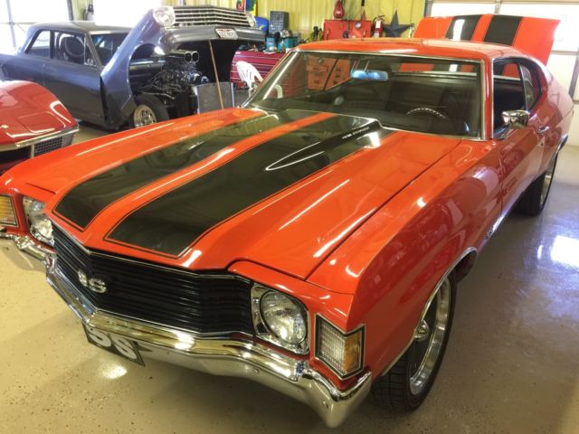 1972 Orange Chevrolet Chevelle Coupe