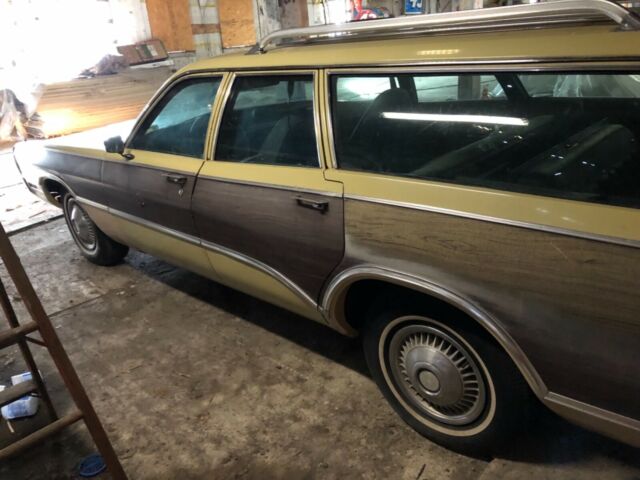 1972 Yellow Plymouth Plymouth Sport Fury Wagon Wagon