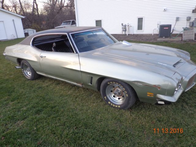 1972 Silver Pontiac GTO Coupe