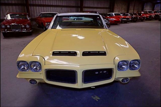 1972 Yellow Pontiac GTO Coupe