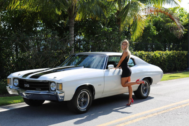1972 White Black Stripes Chevrolet Chevelle Coupe