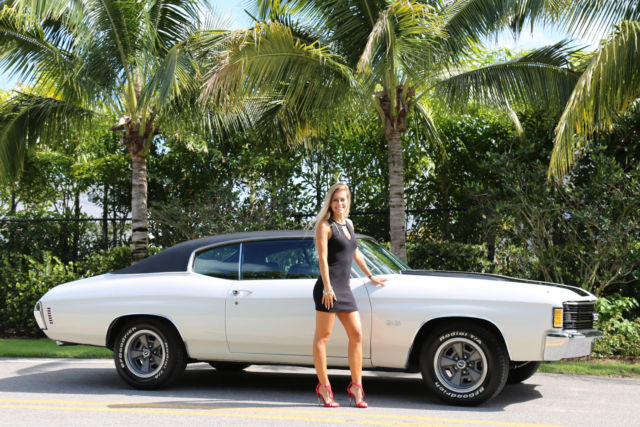 1972 White Black Stripes Chevrolet Chevelle Coupe