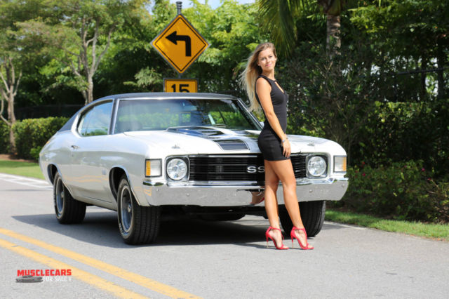 1972 White Black Stripes Chevrolet Chevelle Coupe