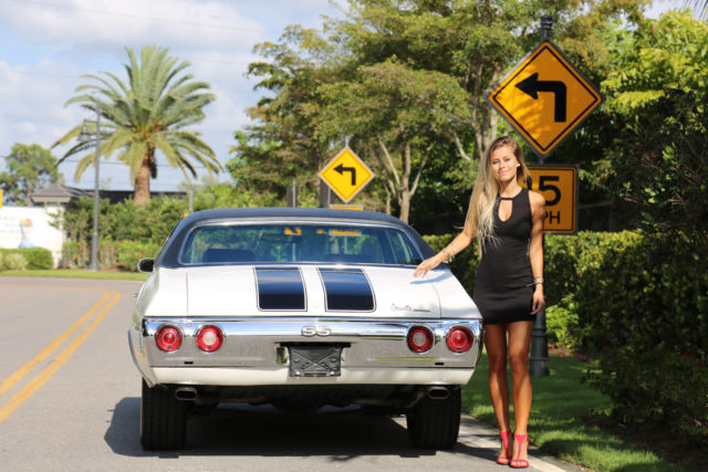 1972 White Black Stripes Chevrolet Chevelle Coupe