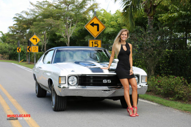 1972 White Black Stripes Chevrolet Chevelle Coupe
