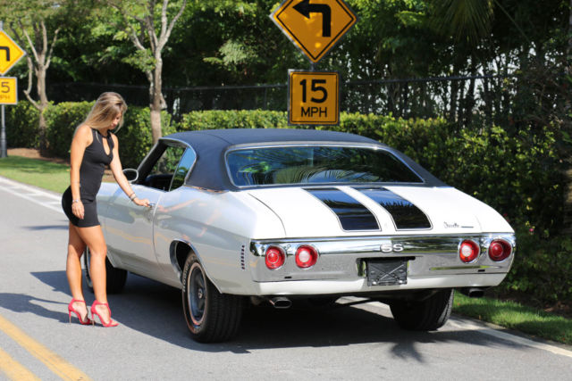 1972 White Black Stripes Chevrolet Chevelle Coupe