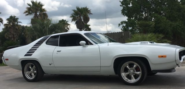 1972 White Plymouth Satellite Coupe