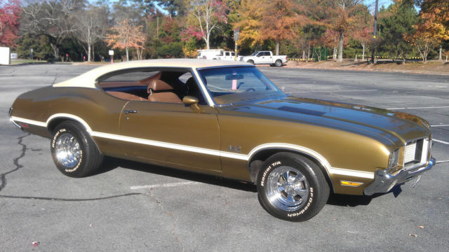 1972 Gold Oldsmobile Cutlass Coupe