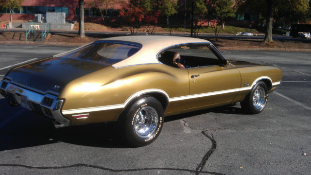 1972 Gold Oldsmobile Cutlass Coupe