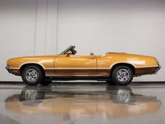 1972 Blue Oldsmobile Cutlass