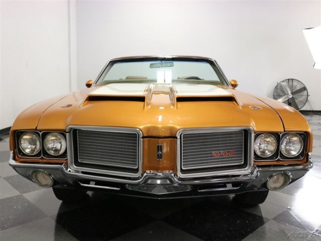 1972 Blue Oldsmobile Cutlass