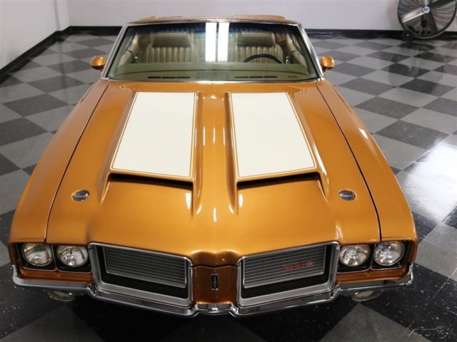 1972 Blue Oldsmobile Cutlass