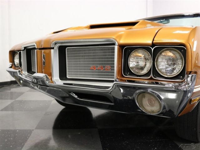 1972 Blue Oldsmobile Cutlass