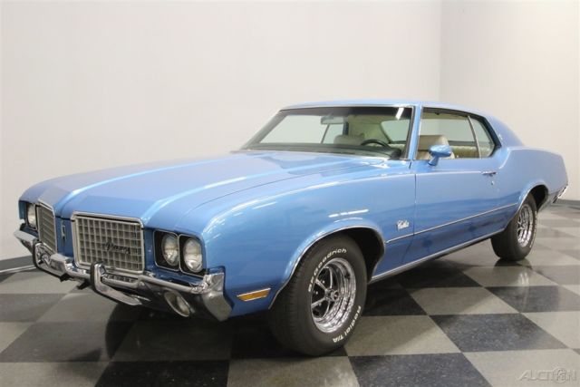 1972 White Oldsmobile Cutlass