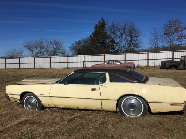 1972 Yellow Ford Thunderbird Coupe