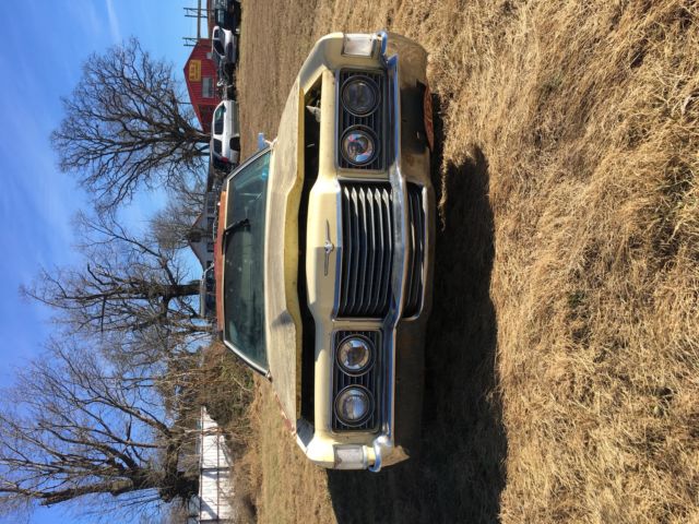 1972 Yellow Ford Thunderbird Coupe